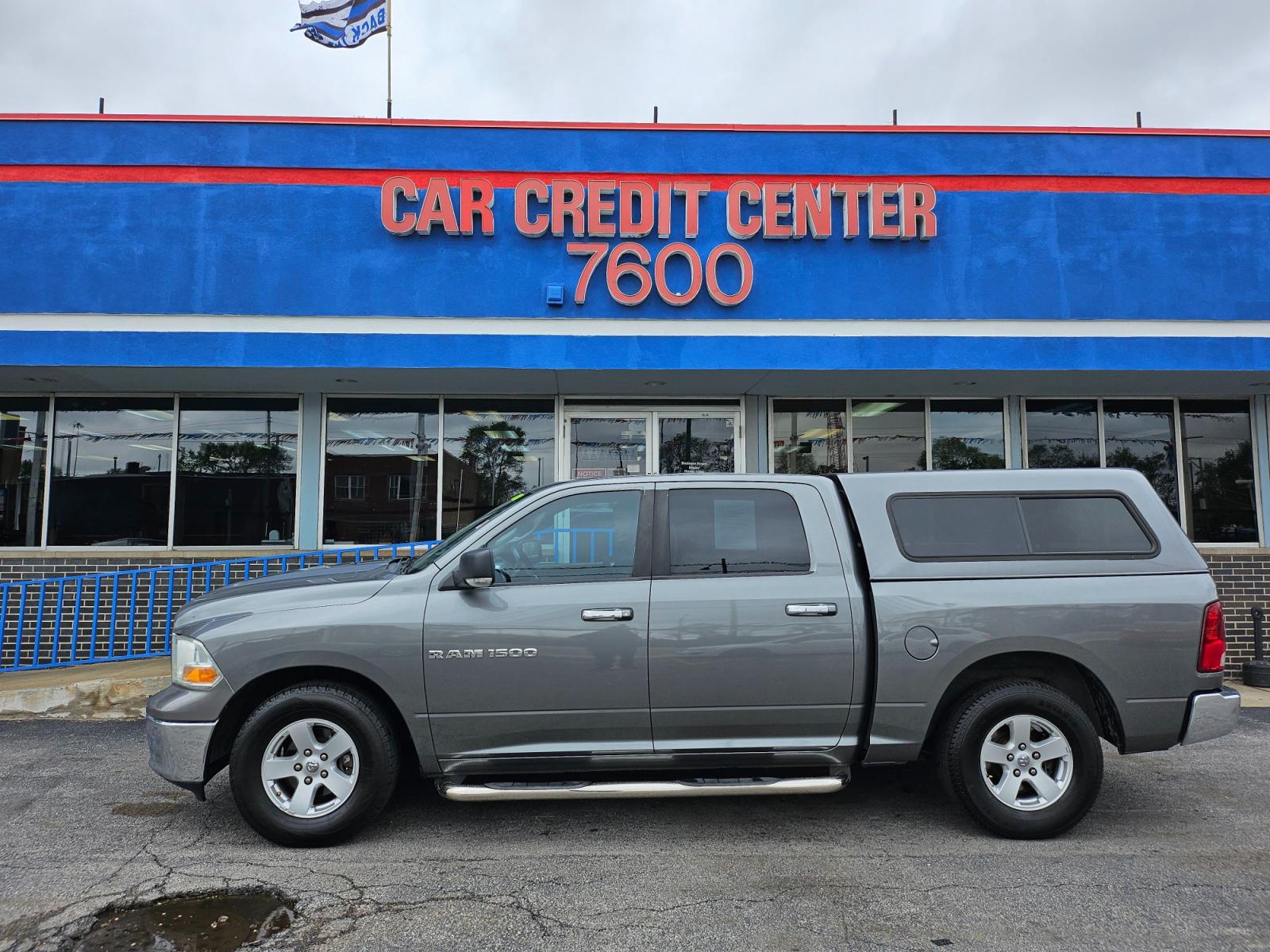 2011 GRAY Dodge Ram 1500 SLT Crew Cab 2WD (1D7RB1CP4BS) with an 4.7L V8 SOHC 16V FFV engine, 5-Speed Automatic transmission, located at 7600 S Western Ave., Chicago, IL, 60620, (773) 918-3980, 0.000000, 0.000000 - Photo #0